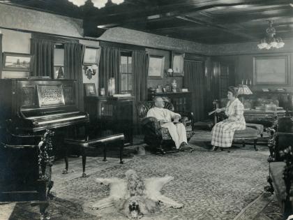 Roy and Emily Lanterman in the living room, c. 1917